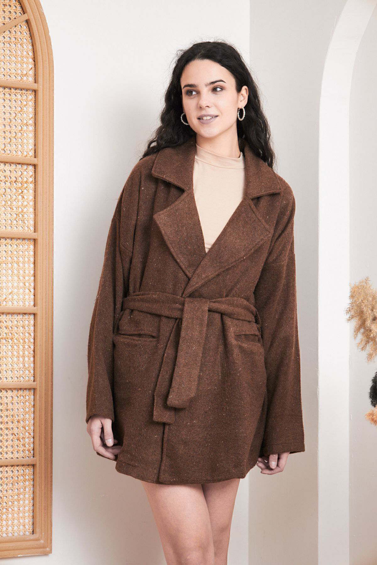 Kadın Kaşe Kahverengi Cepli Kuşaklı Ceket Yaka Astarsız Kısa Over