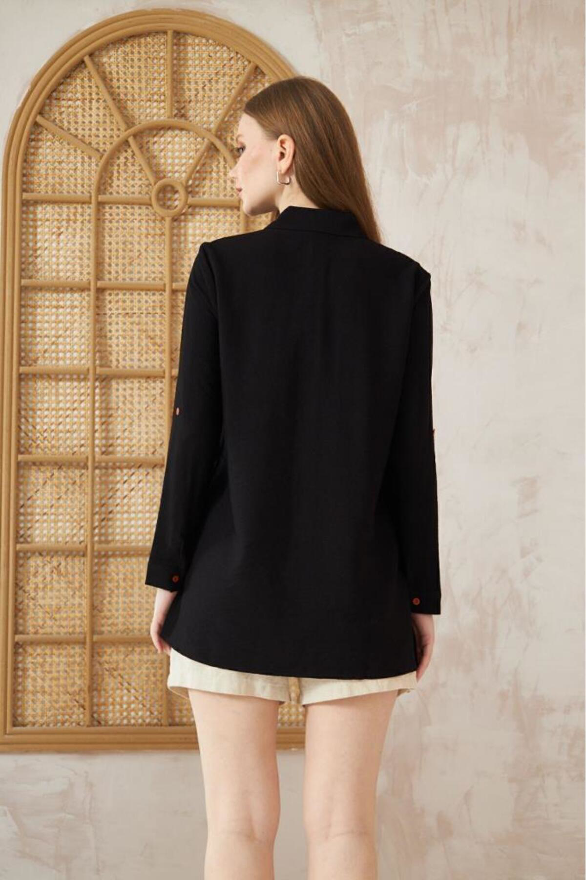 Pasaklı Giyim Kadın Keten Harf Nakış İşlemeli Yanları Düğme Arkası Uzun Kollu O