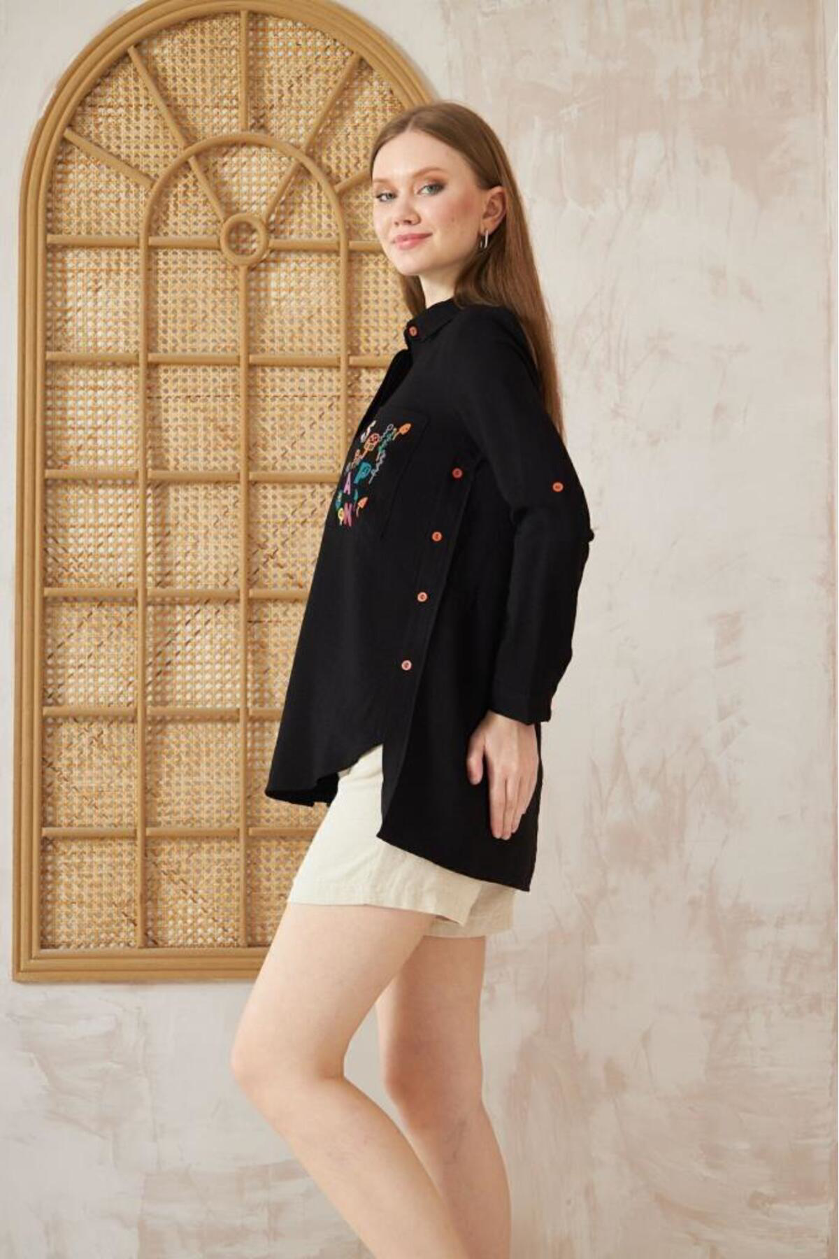 Pasaklı Giyim Kadın Keten Harf Nakış İşlemeli Yanları Düğme Arkası Uzun Kollu O