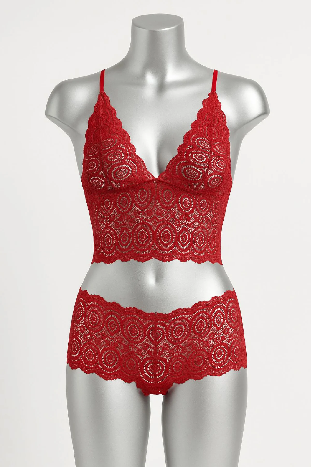 Kadın Kırmızı Dantel Bralet Şort Takımı – Tutkulu ve Çekici İç Gi