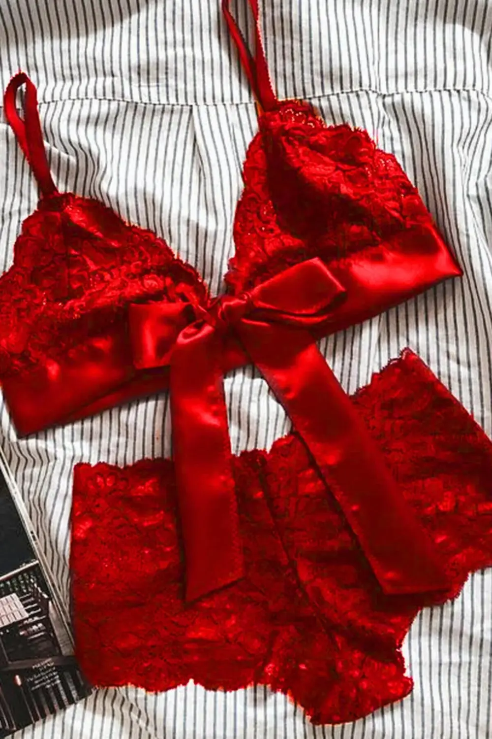 Kadın Kırmızı Dantelli & Kurdelalı Sütyen Külot Takımı