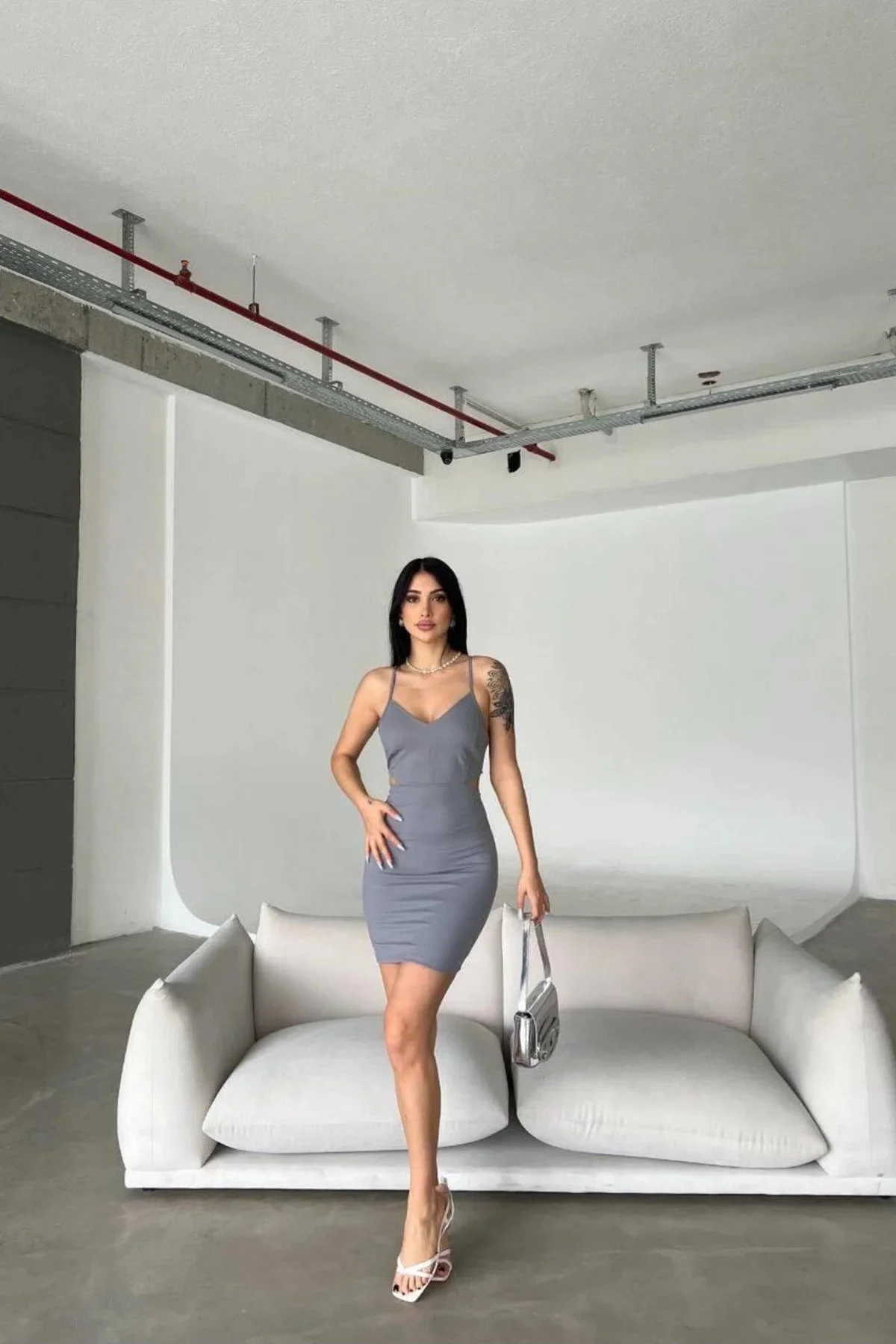 Kadın Krep Kumaş V Yaka Kemerli Mini Askılı Elbise