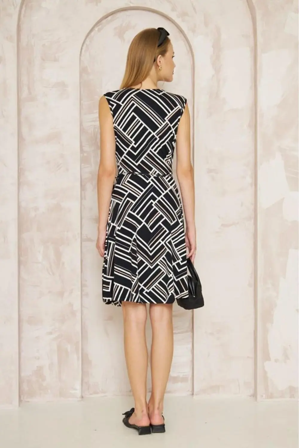 Kadın Kruvaze Belden Bağlama A Kesim Kloş Desenli Kolsuz Midi Elb