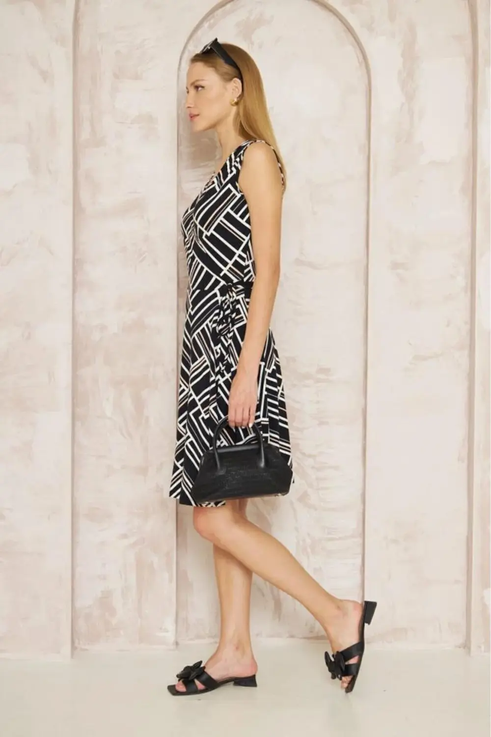 Kadın Kruvaze Belden Bağlama A Kesim Kloş Desenli Kolsuz Midi Elb