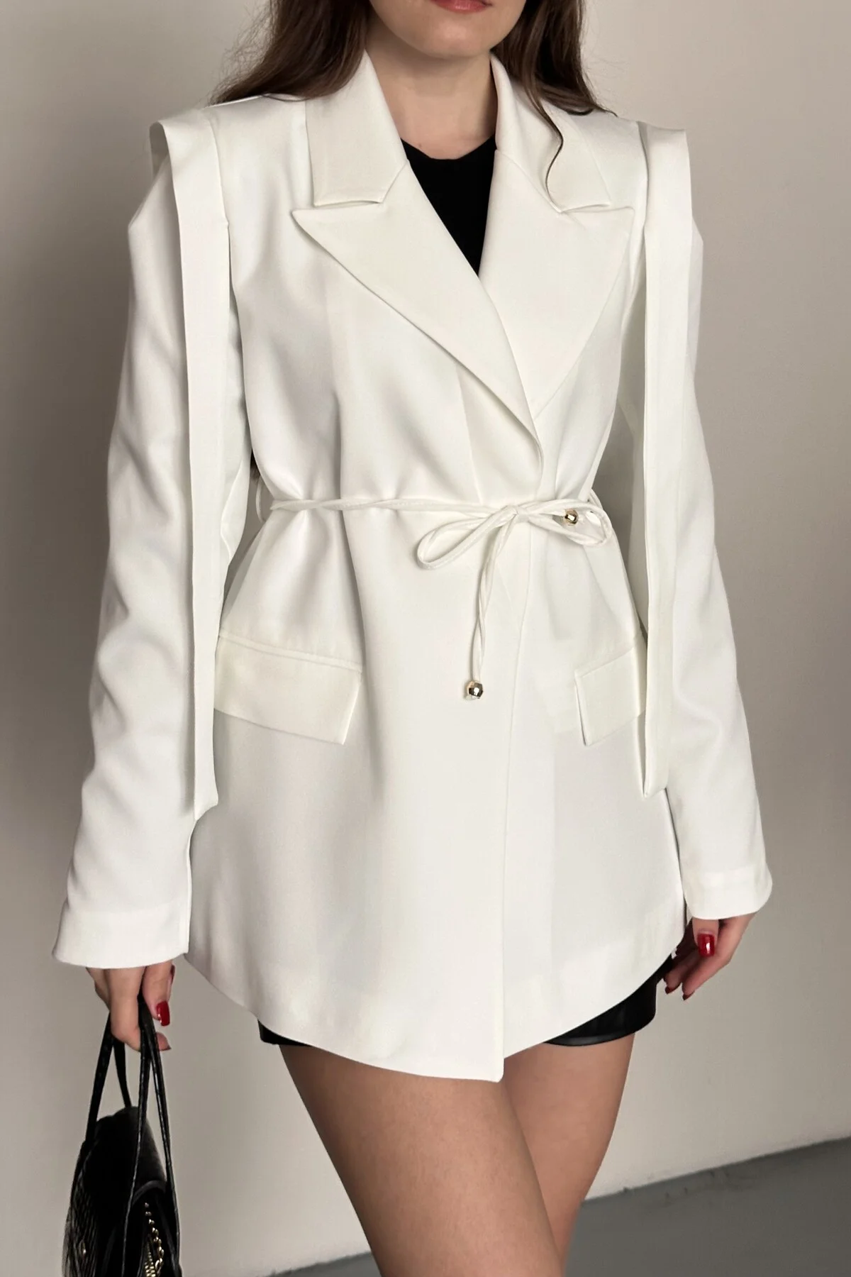 Kadın Kuşaklı Omuz Detaylı Blazer Ceket - Casual Modern Tasarım