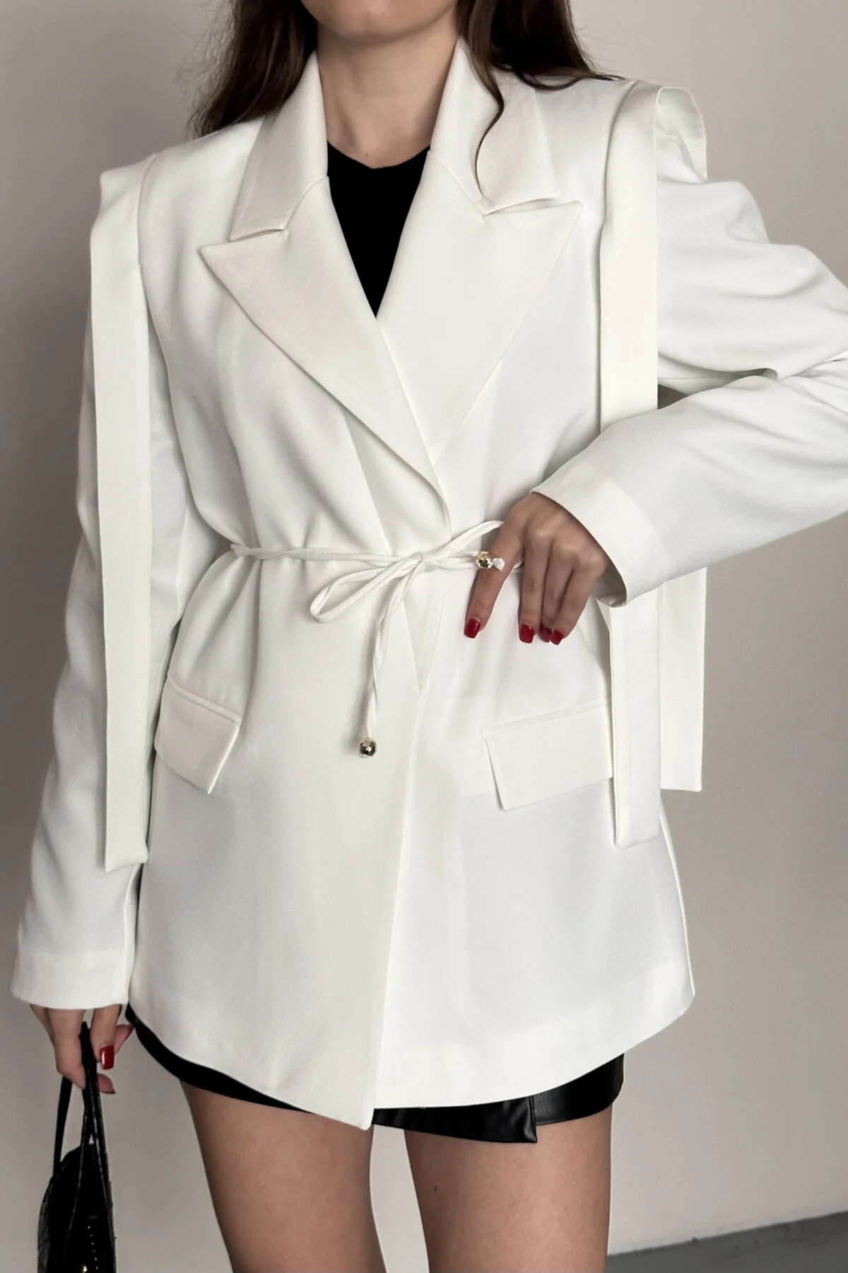 Kadın Kuşaklı Omuz Detaylı Blazer Ceket - Casual Modern Tasarım