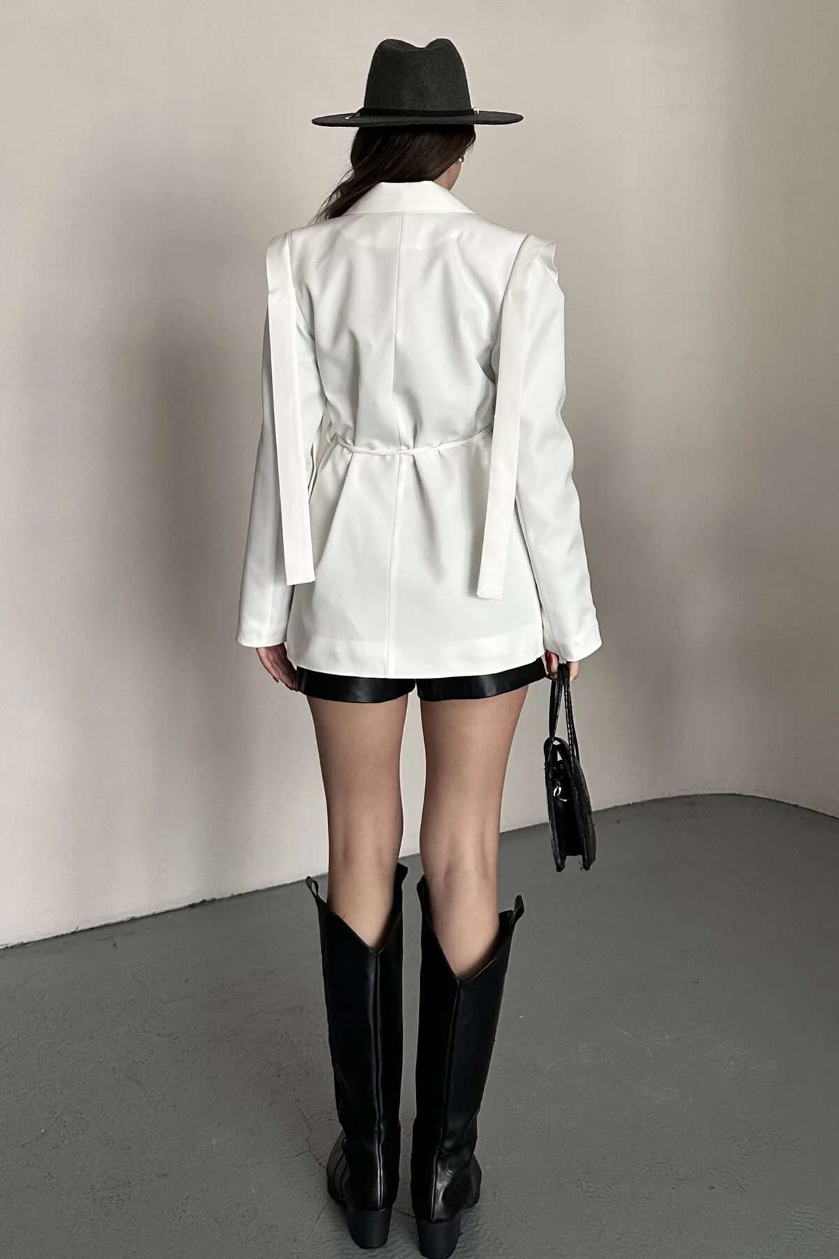 Kadın Kuşaklı Omuz Detaylı Blazer Ceket - Casual Modern Tasarım