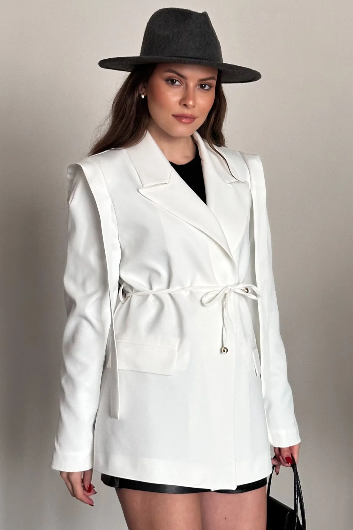 Kadın Kuşaklı Omuz Detaylı Blazer Ceket - Casual Modern Tasarım