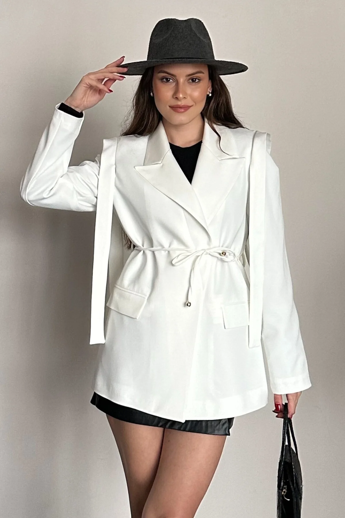 Kadın Kuşaklı Omuz Detaylı Blazer Ceket - Casual Modern Tasarım