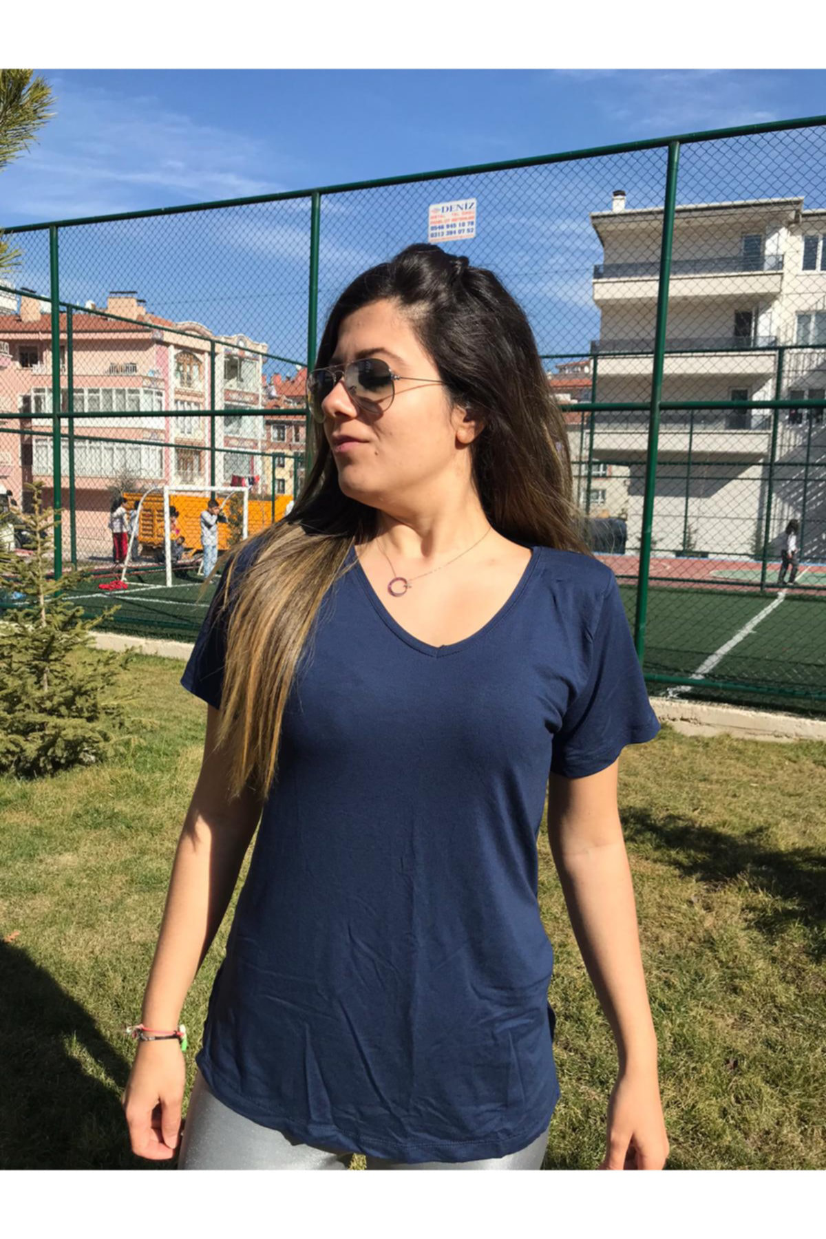 Kadın Lacivert Renk V Yaka Yırtmaçlı Tişört Kadın Lacivert Renk V Yaka Yırtmaçlı Tişört