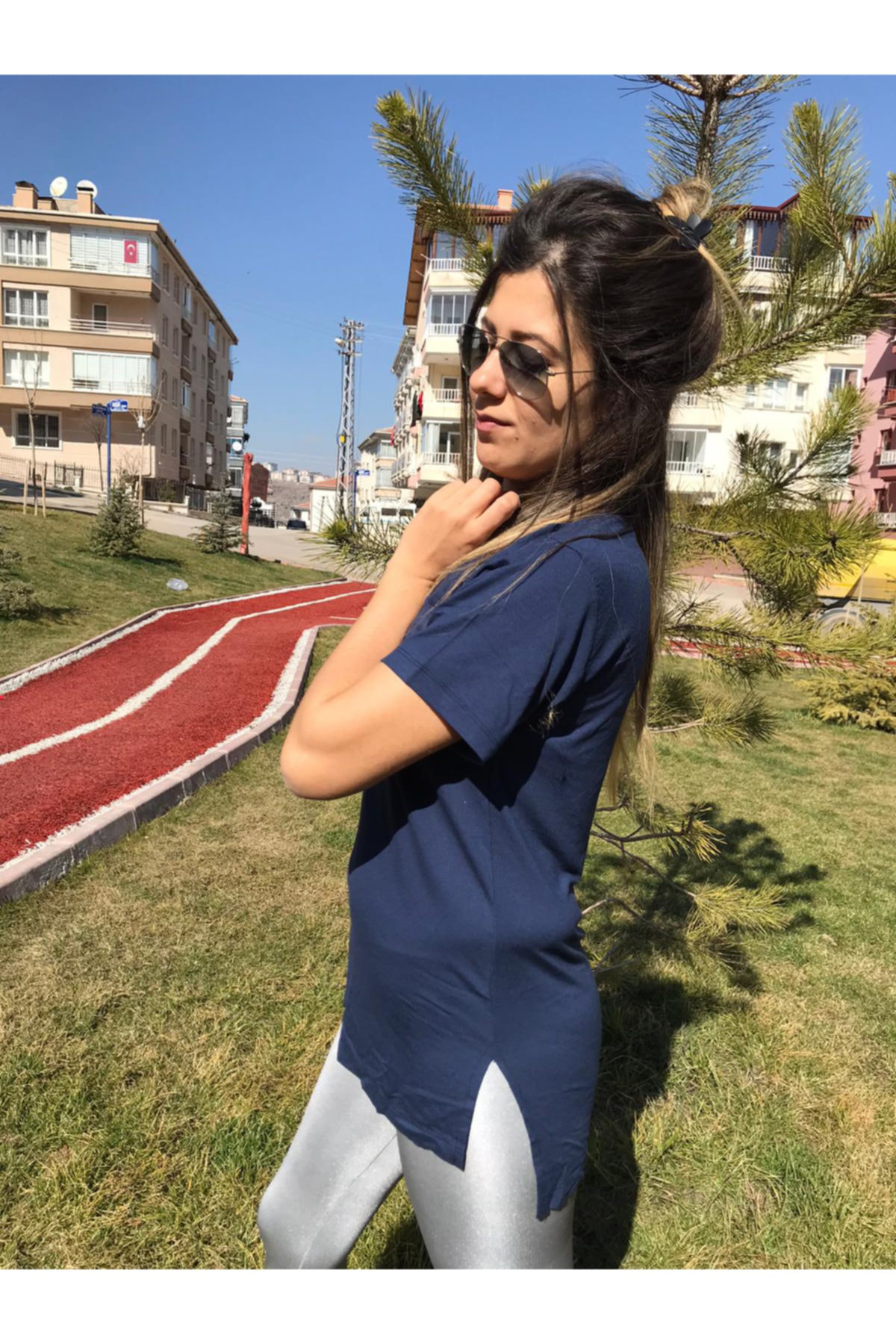 Kadın Lacivert Renk V Yaka Yırtmaçlı Tişört Kadın Lacivert Renk V Yaka Yırtmaçlı Tişört