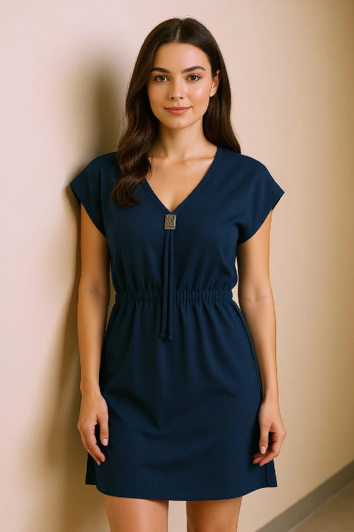 Kadın Lacivert Yanları Yırtmaçlı Tokalı V Yaka Mini Plaj Elbisesi