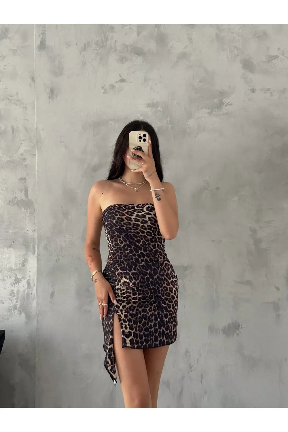 Fiolin Kadın Leopar Desenli Straplez Yırtmaçlı Mini Elbise