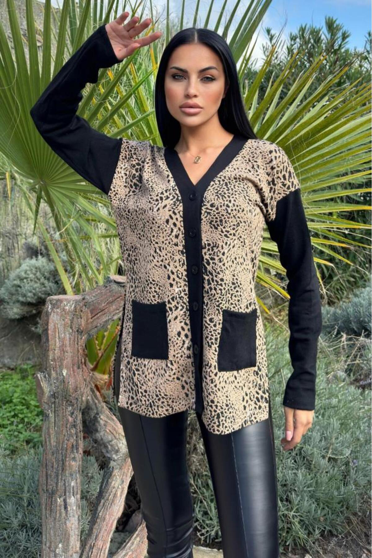 Kadın Leopar Desenli Yırtmaçlı Siyah Hırka 700-3679297
