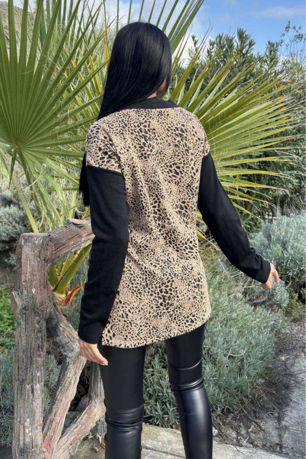 Kadın Leopar Desenli Yırtmaçlı Siyah Hırka 700-3679297