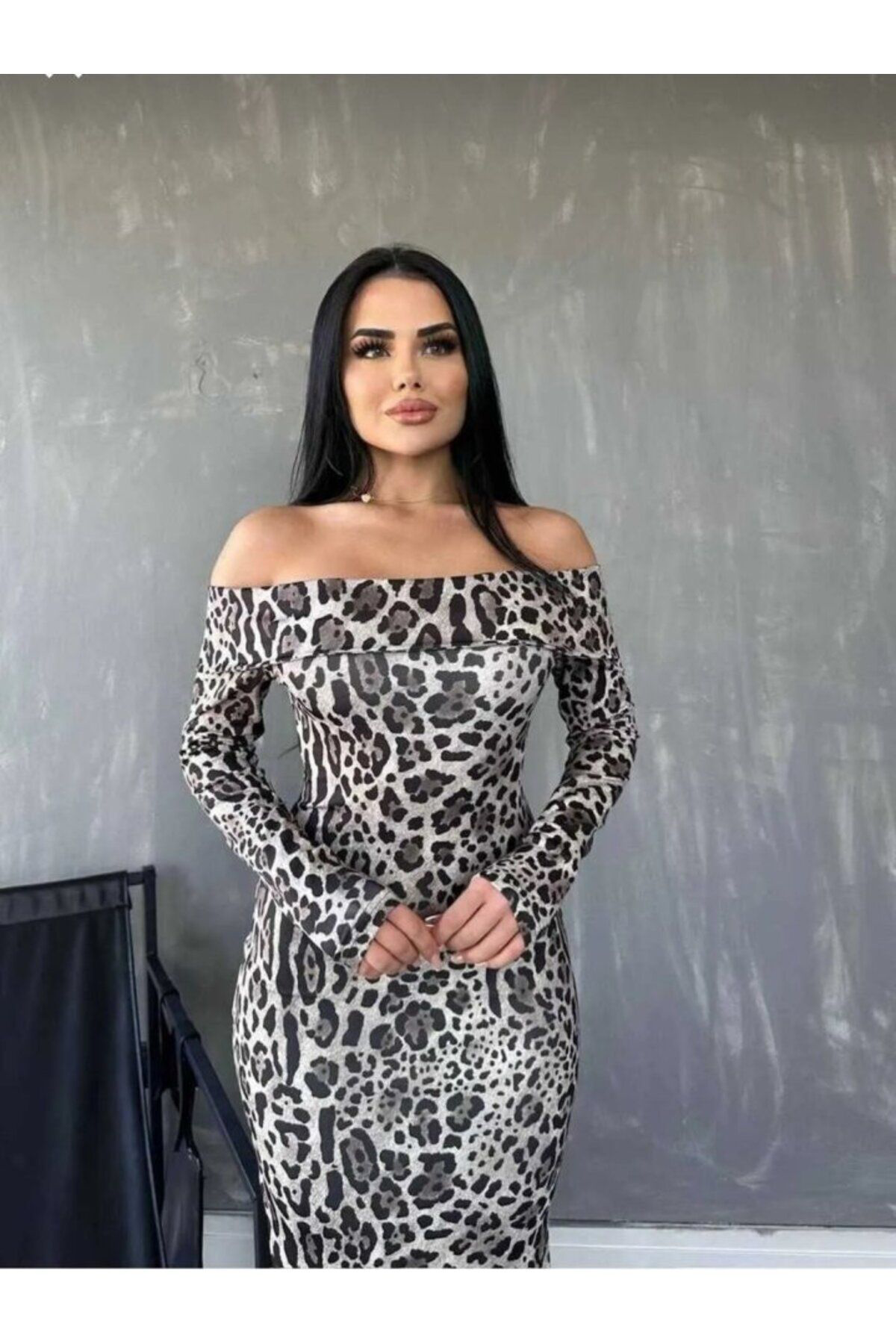 Kadın Madonna Yaka Dalgıç Kumaş Leopar Desen Maxi Boy Derin Yırtm