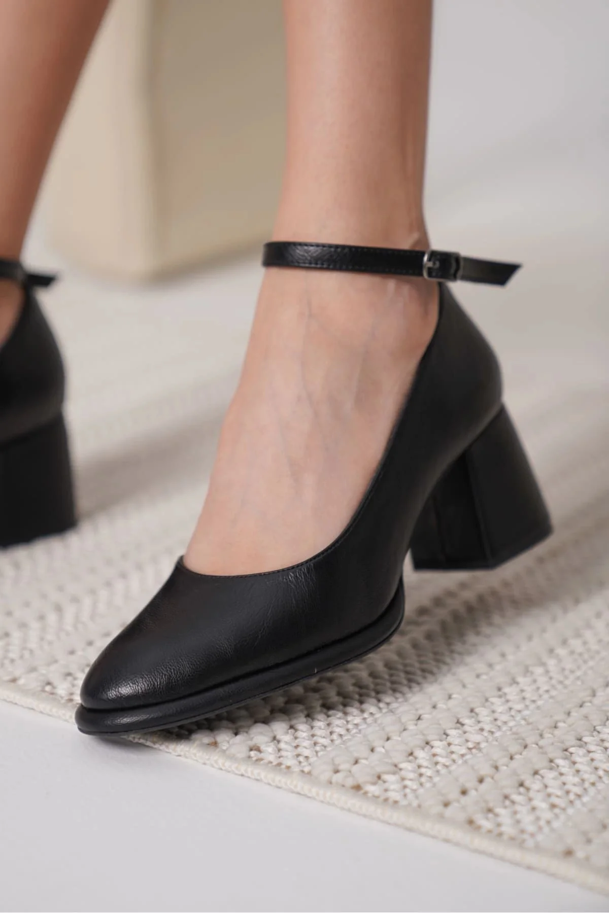 Kadın Mat Siyah Topuklu Ayakkabı TR18MS06A