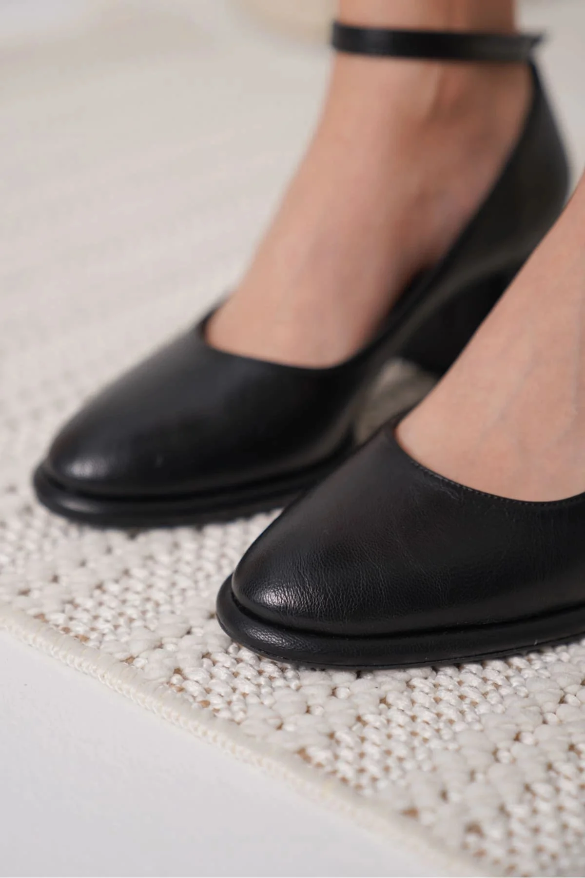 Kadın Mat Siyah Topuklu Ayakkabı TR18MS06A