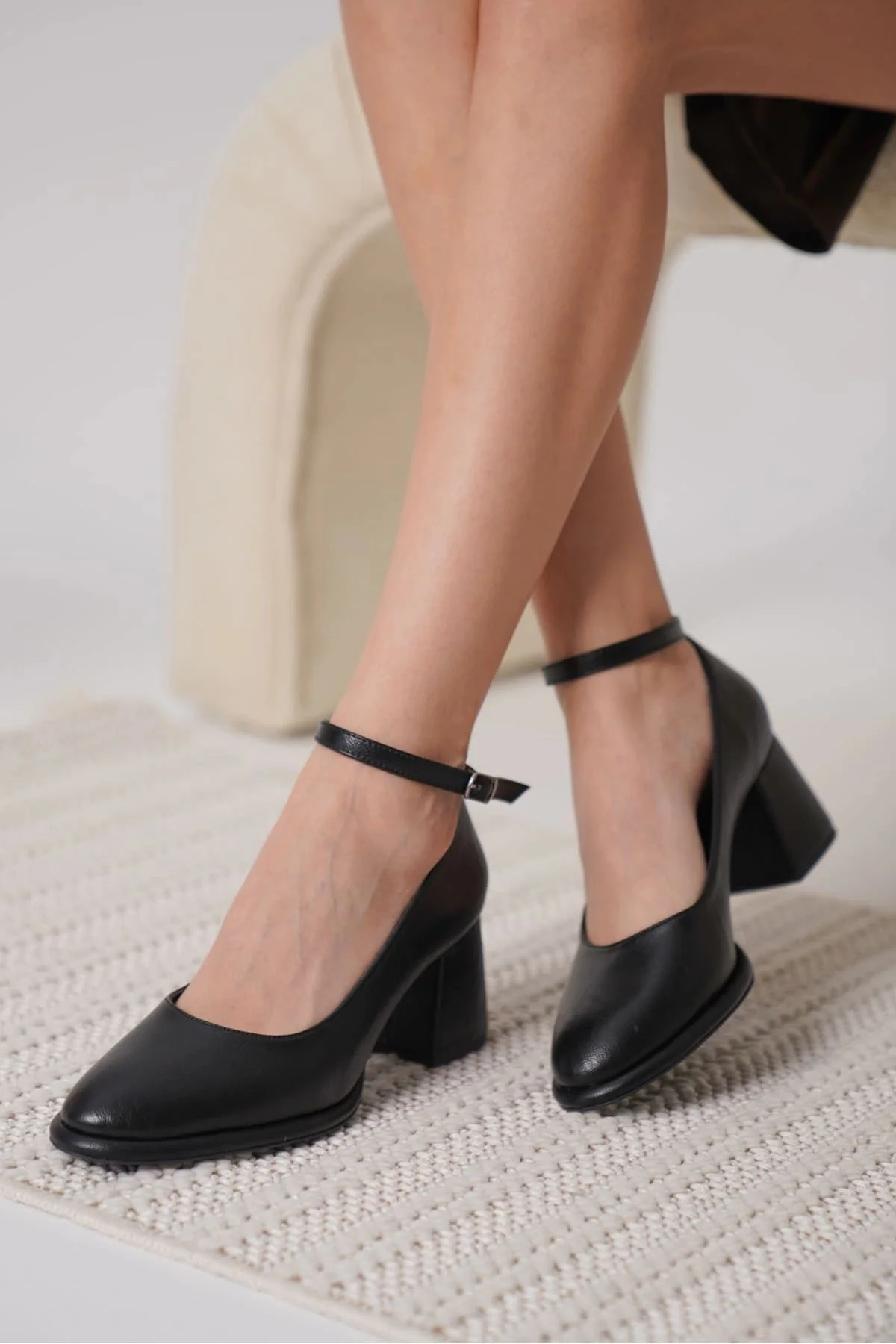 Kadın Mat Siyah Topuklu Ayakkabı TR18MS06A