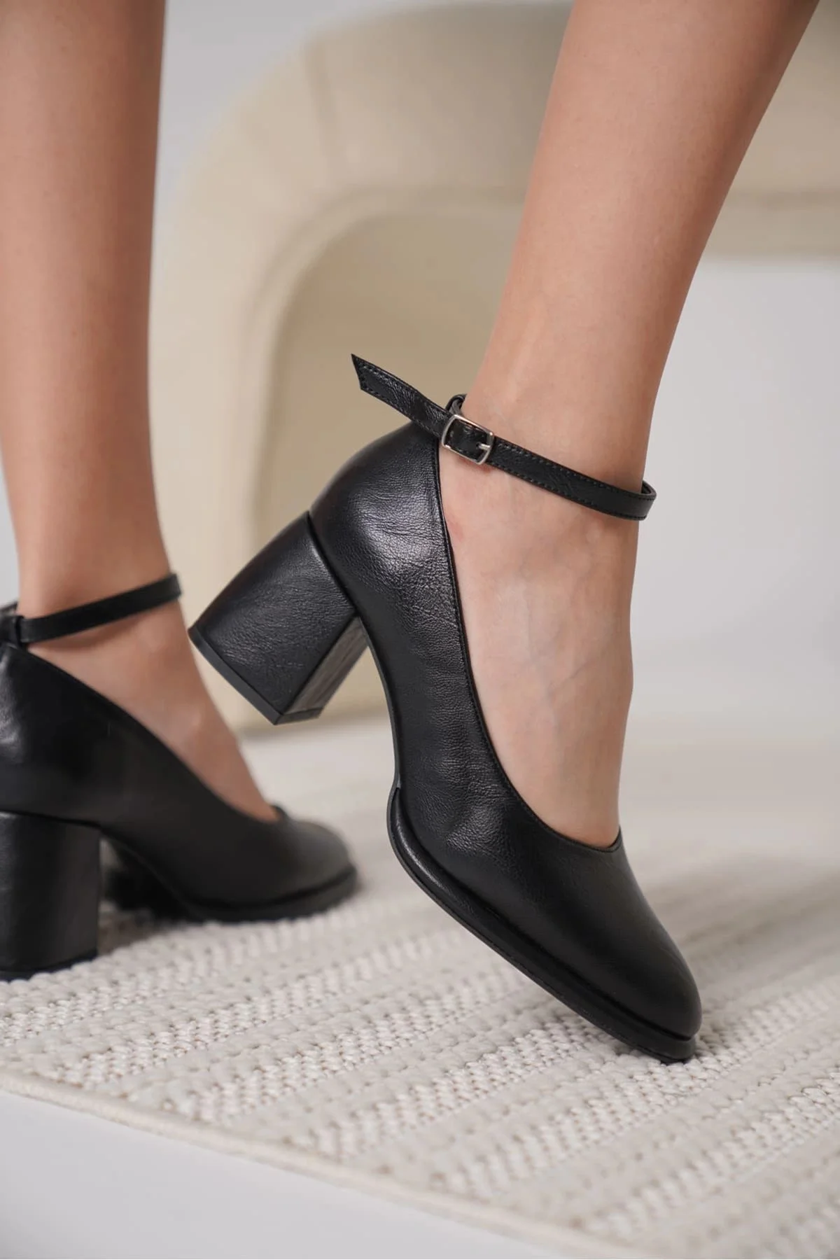 Kadın Mat Siyah Topuklu Ayakkabı TR18MS06A