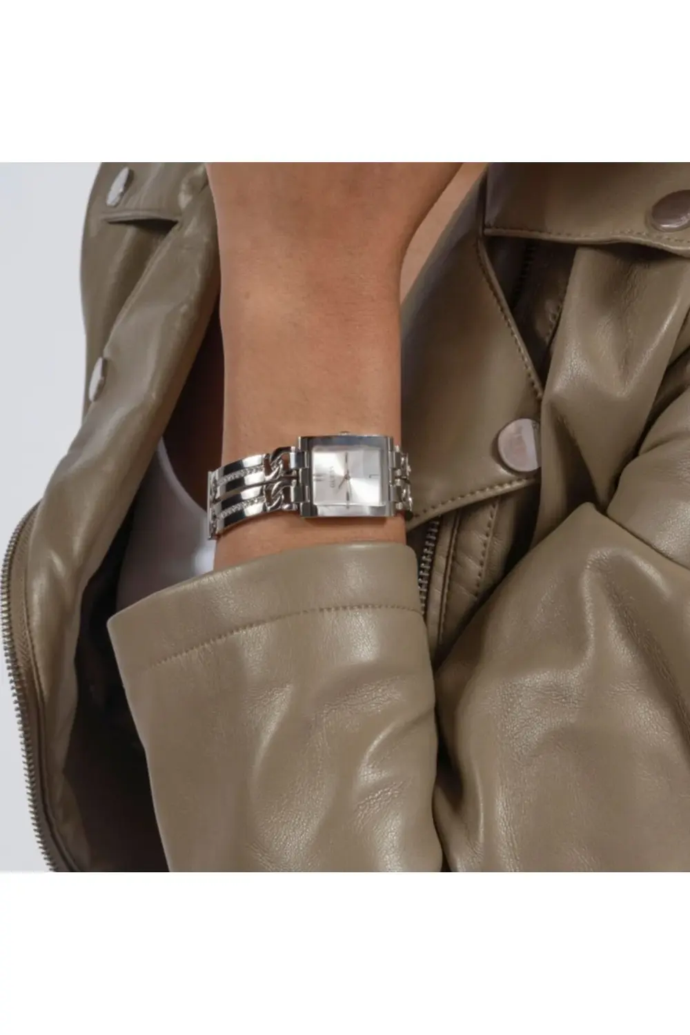 Kadin Metalik Gri Kol Saati GUGW0668L1