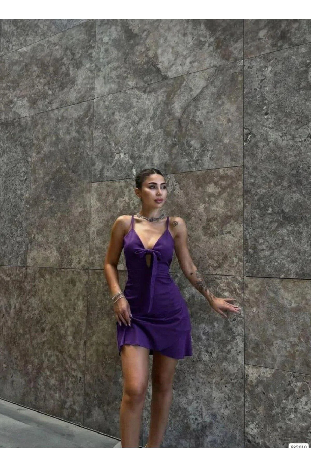 Kadın Minimal V Yaka Askılı Fitted Elbise Fiyatı, Yorumları ve Özellikleri