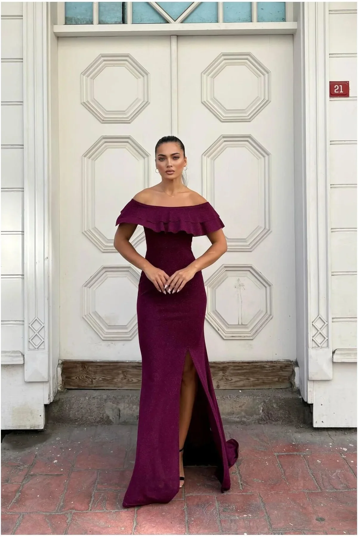 Kadın Modern Stil Krep Kumaş Straplez Yırtmaçlı Abiye Elbise