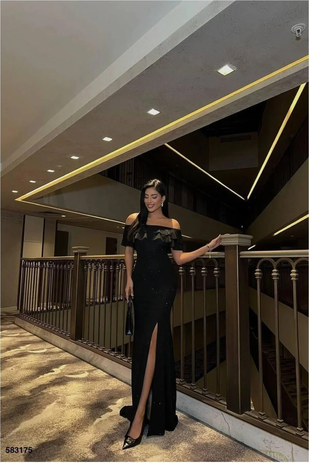 Kadın Modern Stil Krep Kumaş Straplez Yırtmaçlı Abiye Elbise