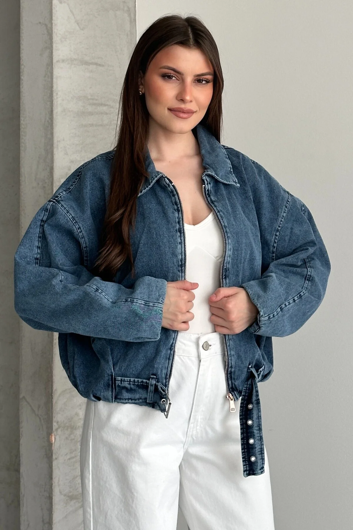 Kadın Oversize Bomber Jean Ceket – Kemer Detaylı Denim Kot Ceket