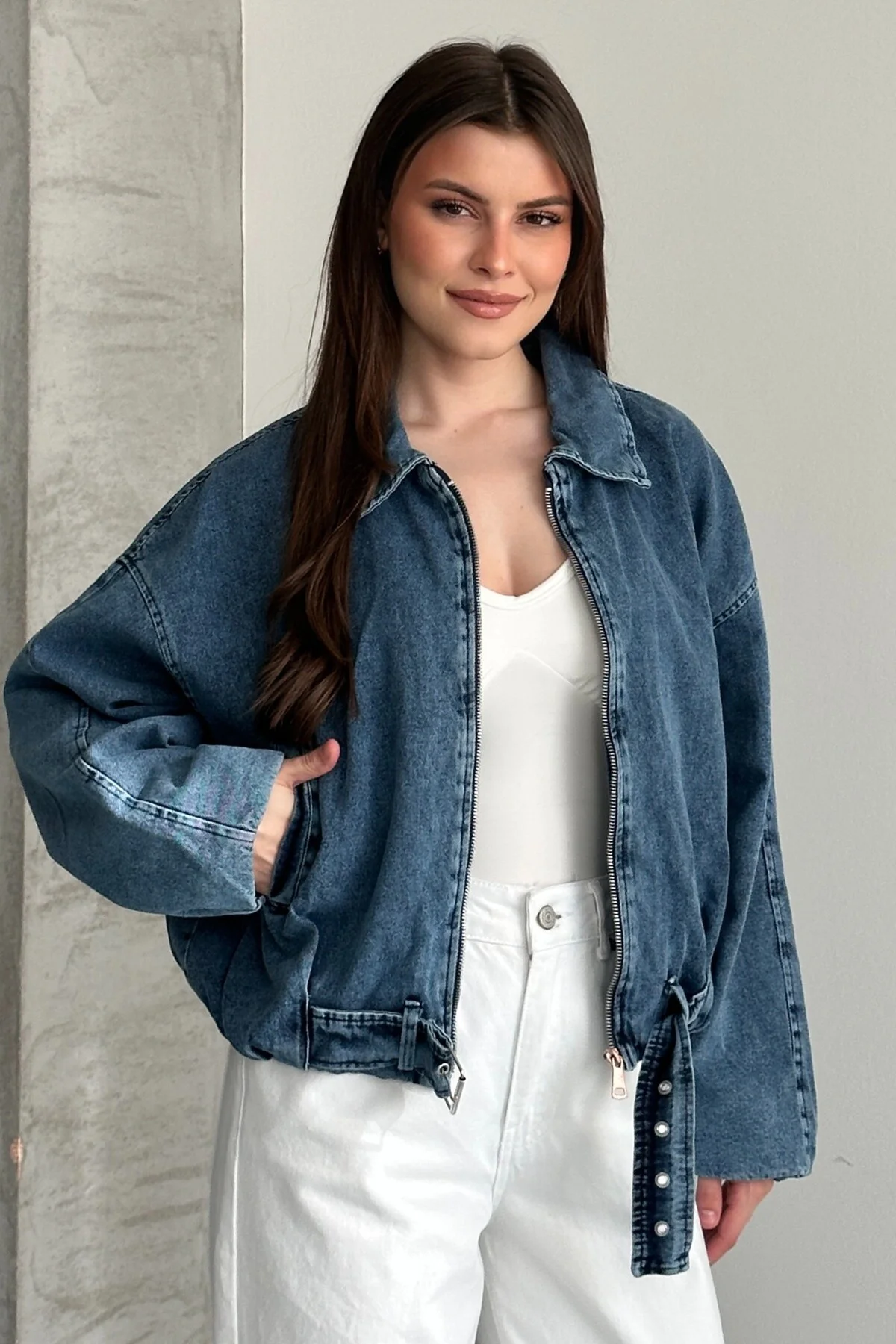 Kadın Oversize Bomber Jean Ceket – Kemer Detaylı Denim Kot Ceket