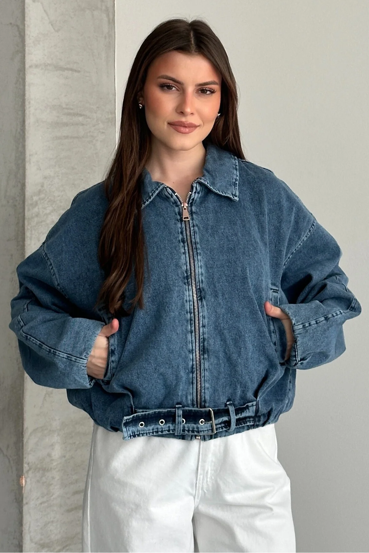 Kadın Oversize Bomber Jean Ceket – Kemer Detaylı Denim Kot Ceket