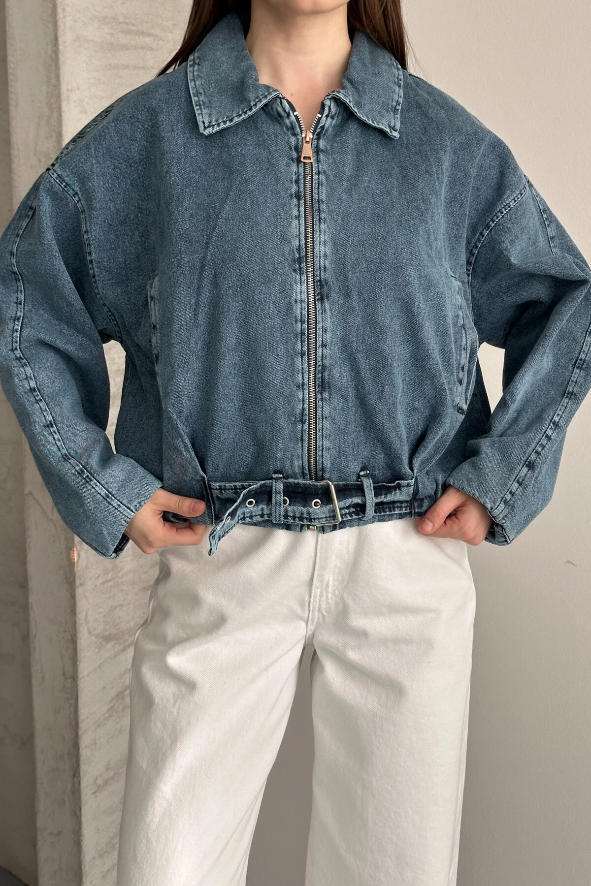 Kadın Oversize Bomber Jean Ceket – Kemer Detaylı Denim Kot Ceket