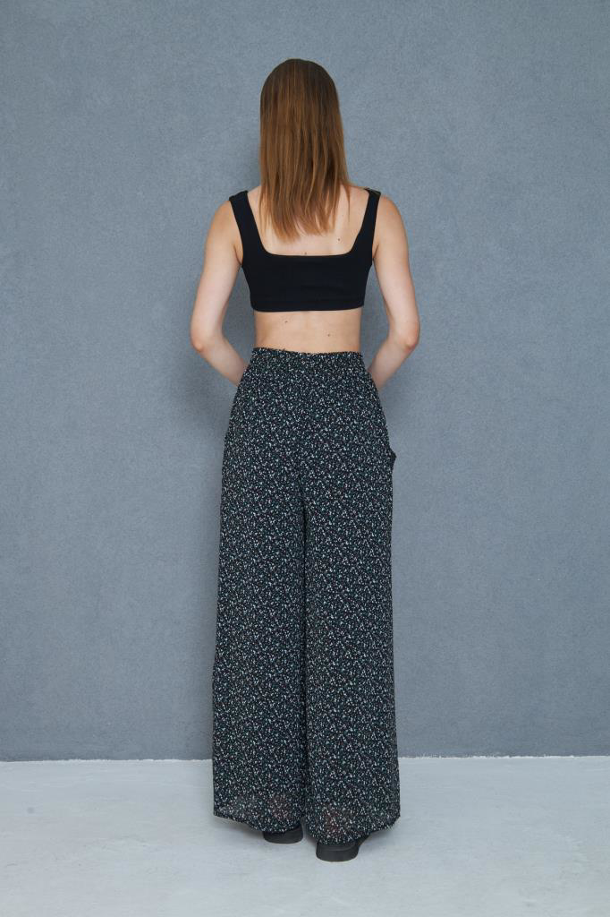 Pasaklı Giyim Kadın Siyah Pantolon, Şifon Astarlı Cepli Beli Lastikli Çiçek Des Pasaklı Giyim Kadın Siyah Pantolon, Şifon Astarlı Cepli Beli Lastikli Çiçek Des