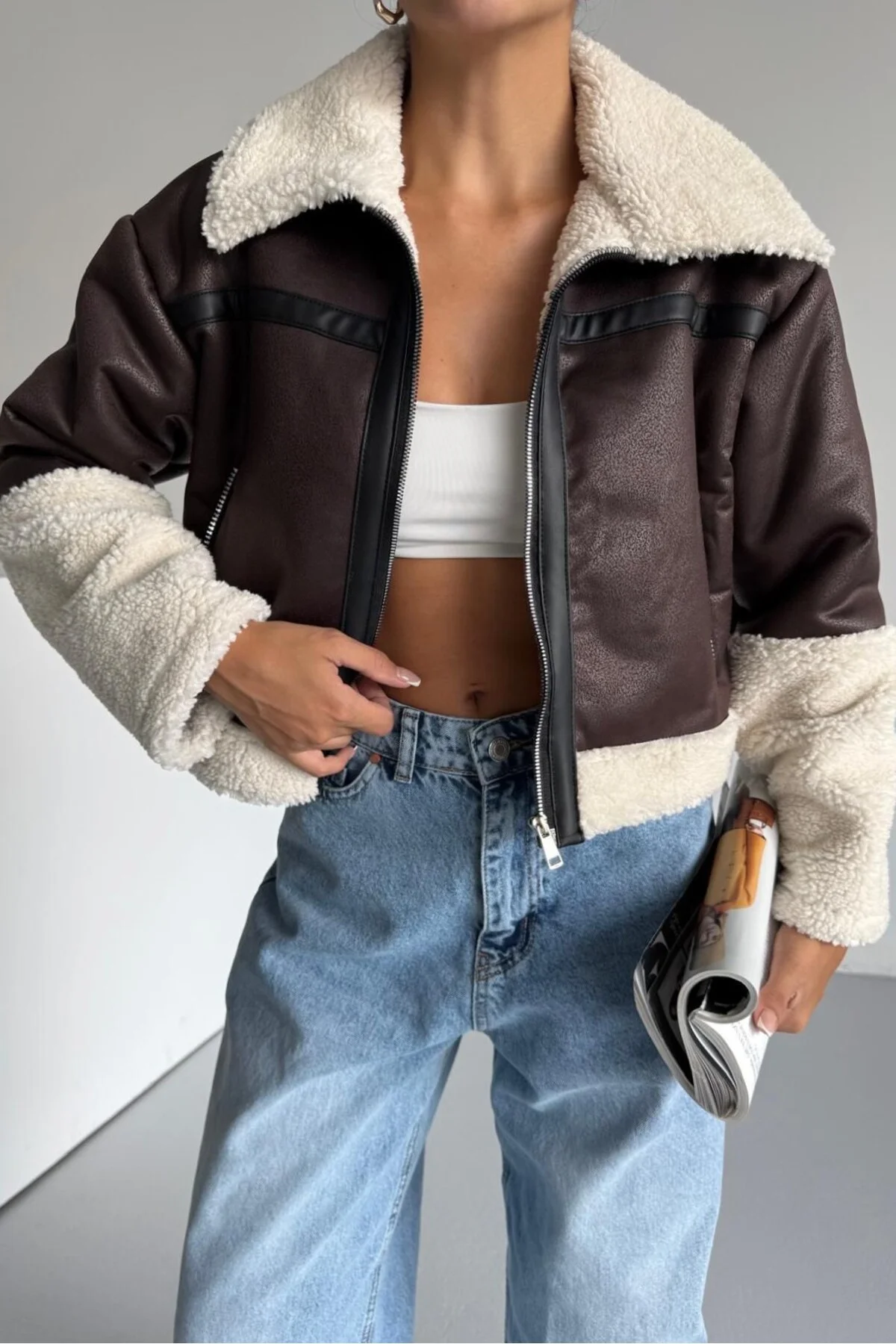Kadın Peluş Detaylı Crop Biker Suni Deri Mont