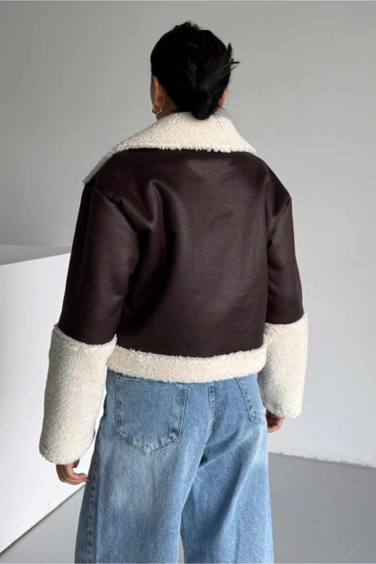 Moda Armanc Kadın Peluş Detaylı Crop Biker Suni Deri Mont