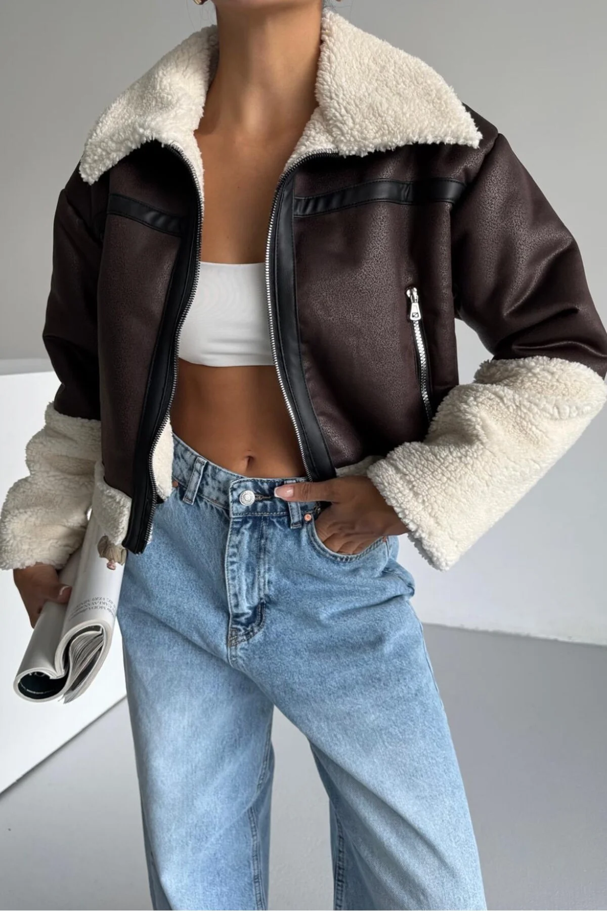 Kadın Peluş Detaylı Crop Biker Suni Deri Mont