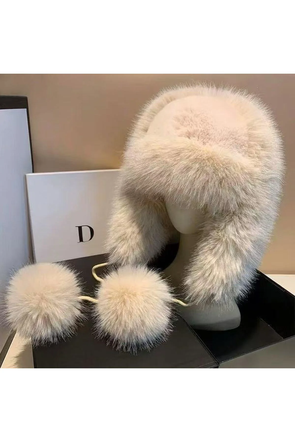 Kadın Peluş Kalpak Kulaklıklı Ponponlu Kışlık Şapka, Kürk Görünümlü Rus Kalpağı, Trend Kalpak Kadın Peluş Kalpak Kulaklıklı Ponponlu Kışlık Şapka, Kürk Görünümlü Rus Kalpağı, Trend Kalpak