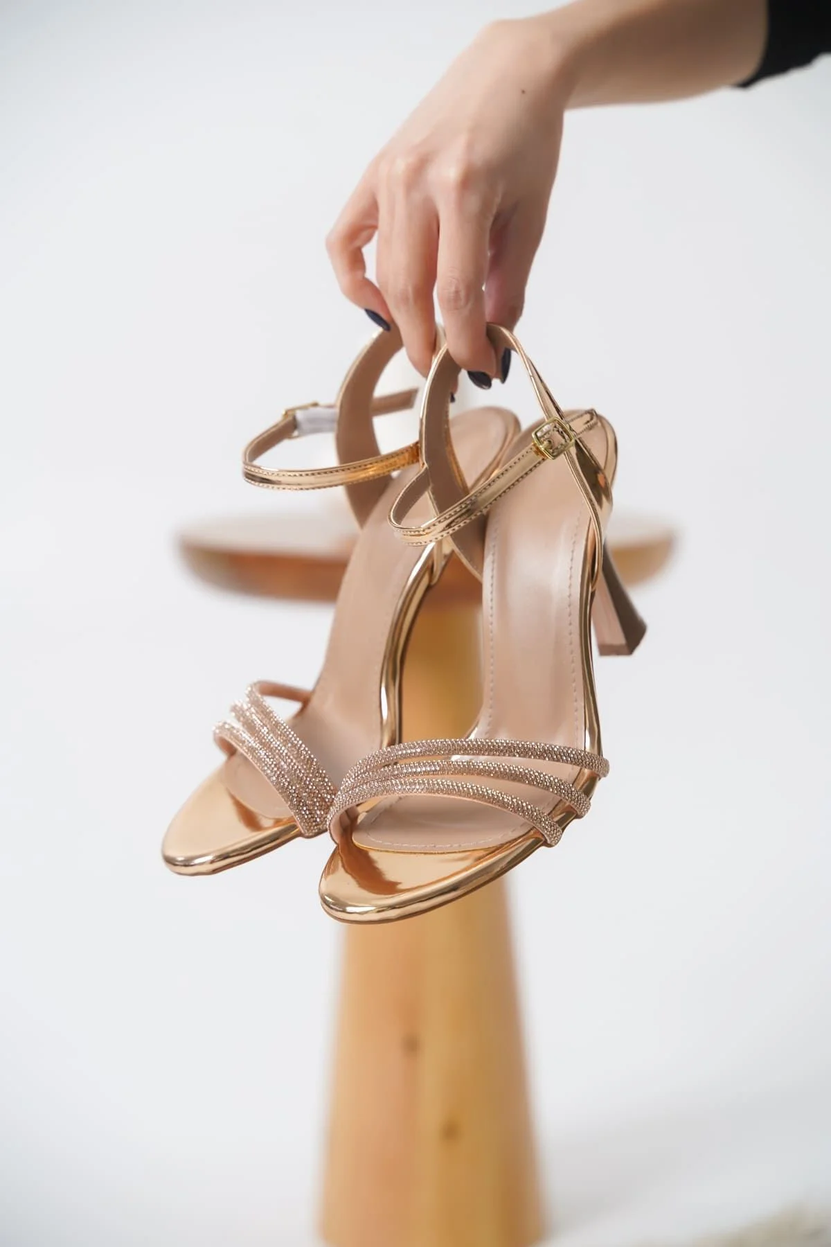 Kadın Rose Gold Taşlı Sandalet TR20MY09F