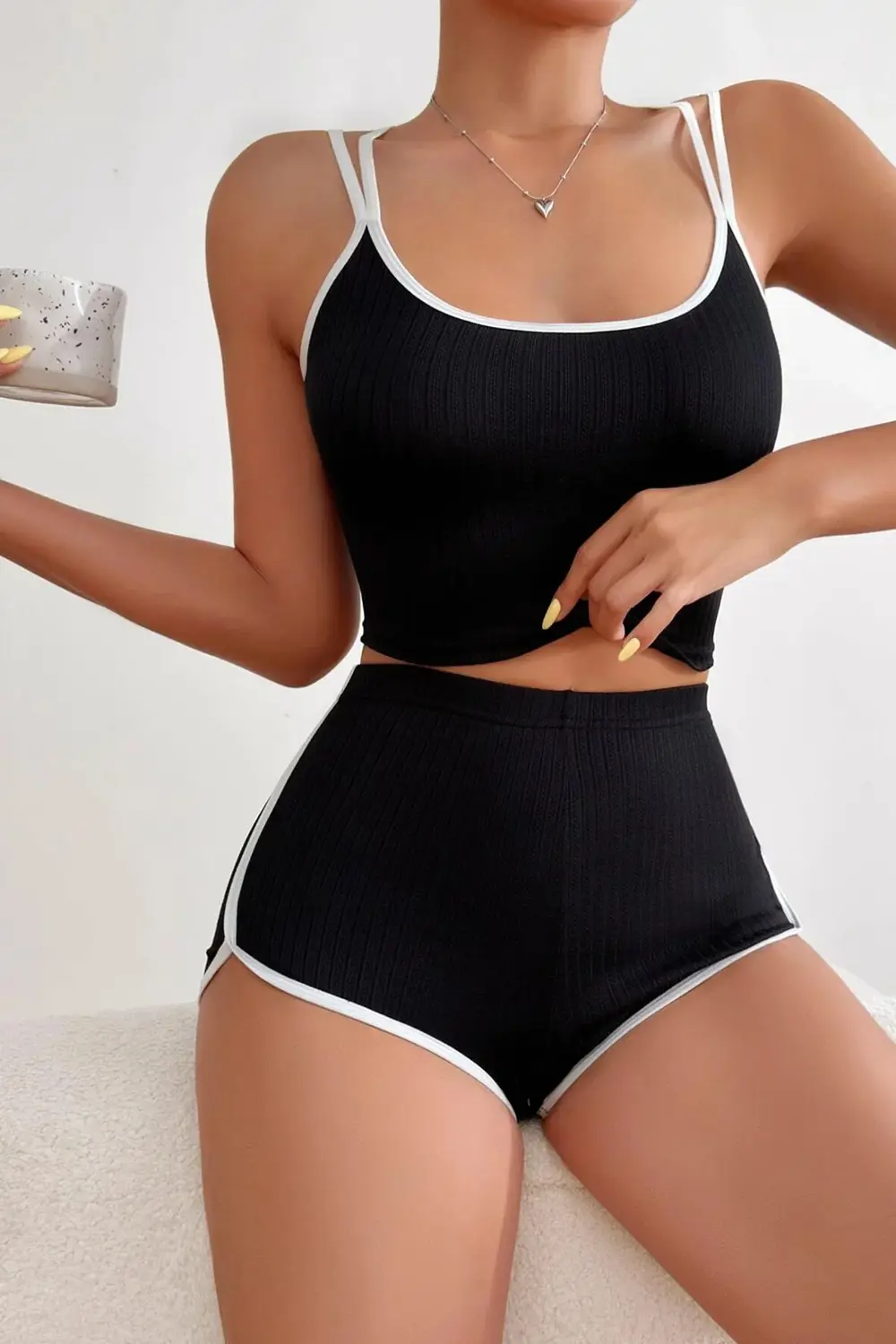 Pilelistore Kadın Siyah Beyaz Çapraz Lastik Detaylı Kaşkorse Şortlu Gecelik T