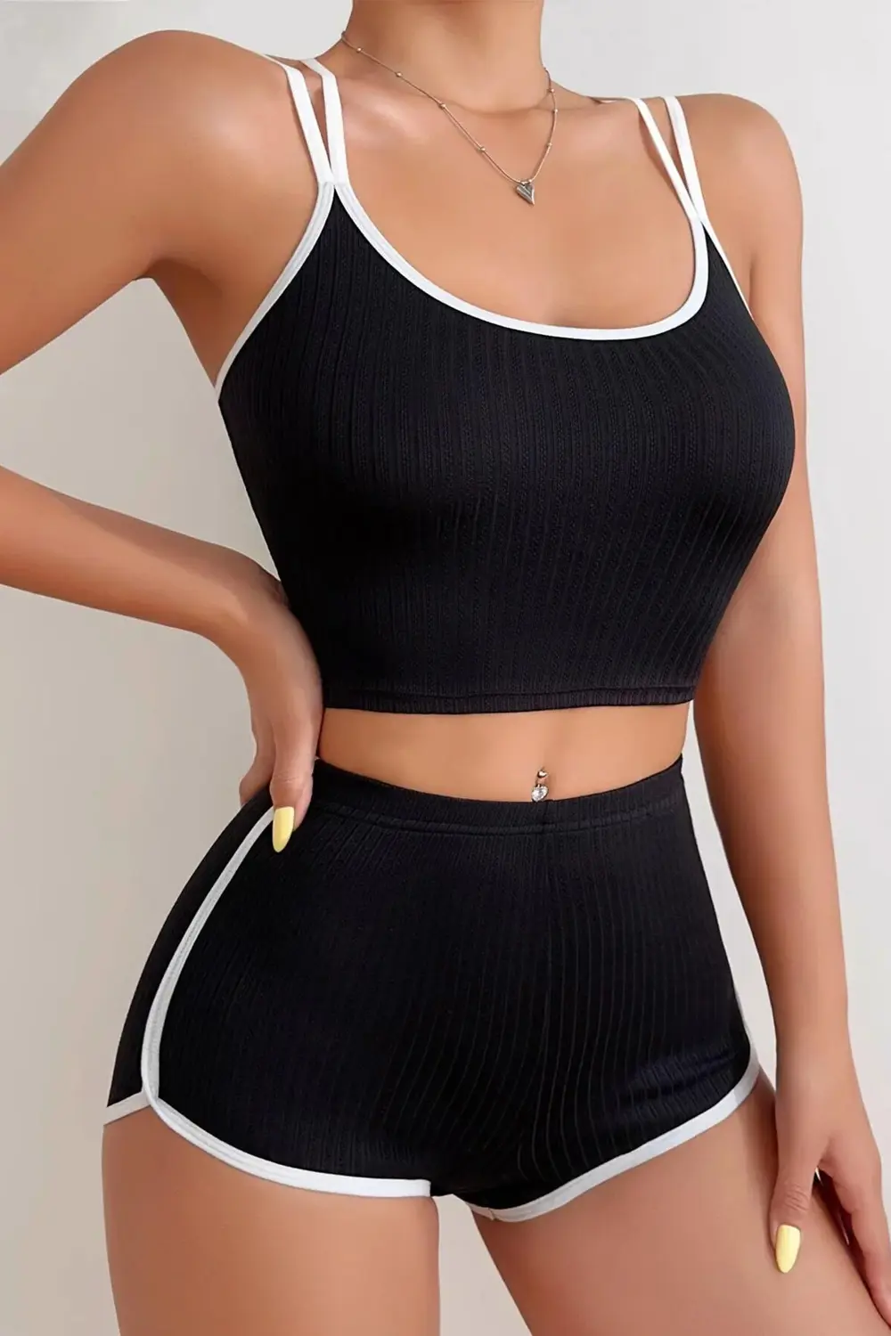 Pilelistore Kadın Siyah Beyaz Çapraz Lastik Detaylı Kaşkorse Şortlu Gecelik T