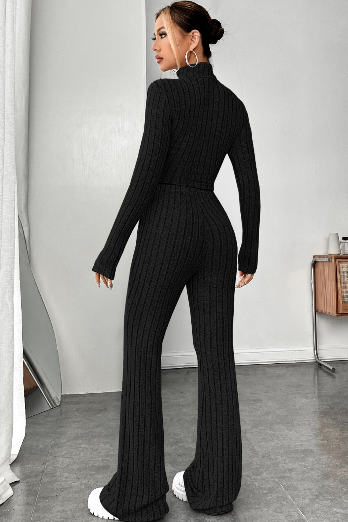 Kadın Siyah Boğazlı Crop Top ve Yüksek Bel Eşofman Takımı Spor Şı