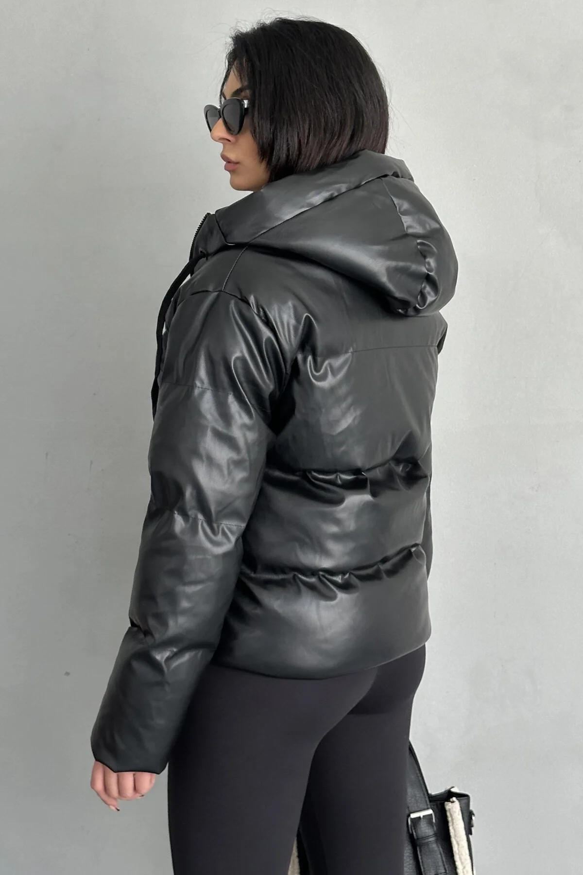Kadın Siyah Deri Kapüşonlu Şişme Mont - Oversize