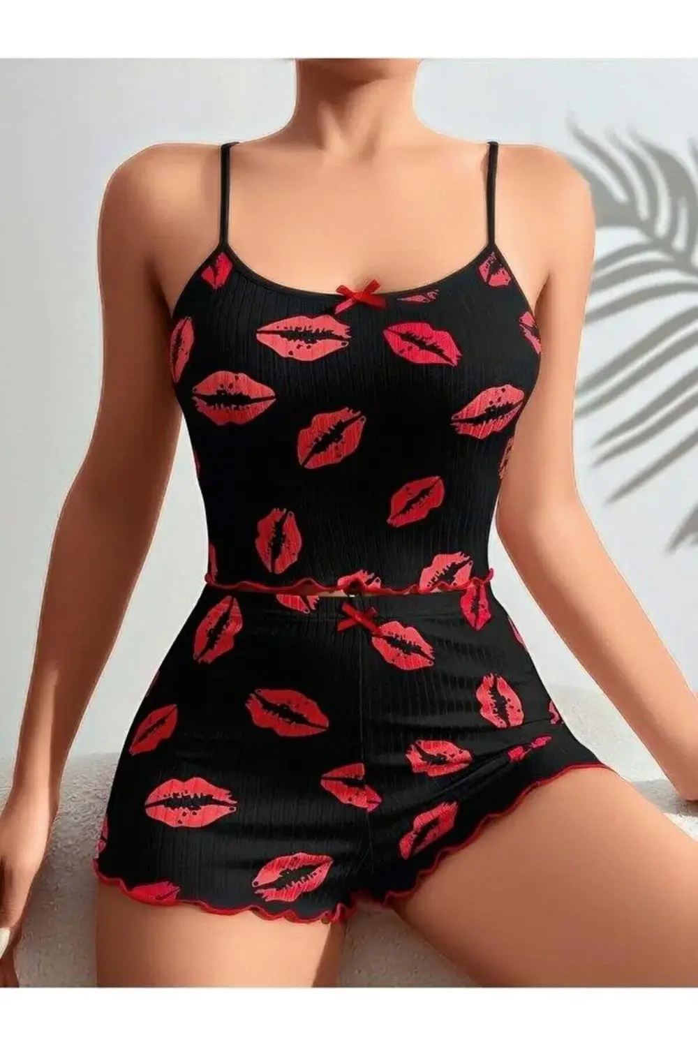 Kadın Siyah Dudak Desenli Şortlu Pijama Takımı