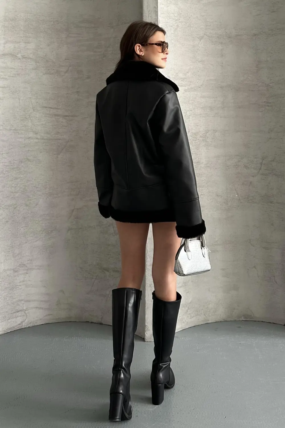 Kadın Siyah İçi İpek Kürklü Oversize Suni Deri Mont - Biker Shear