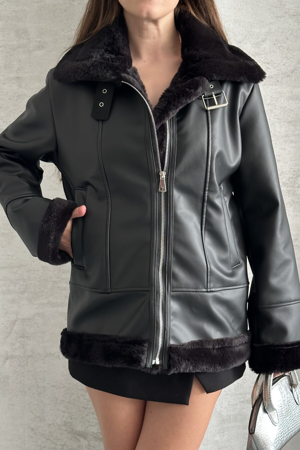 Moda Armanc Kadın Siyah İçi İpek Kürklü Oversize Suni Deri Mont - Biker Shear