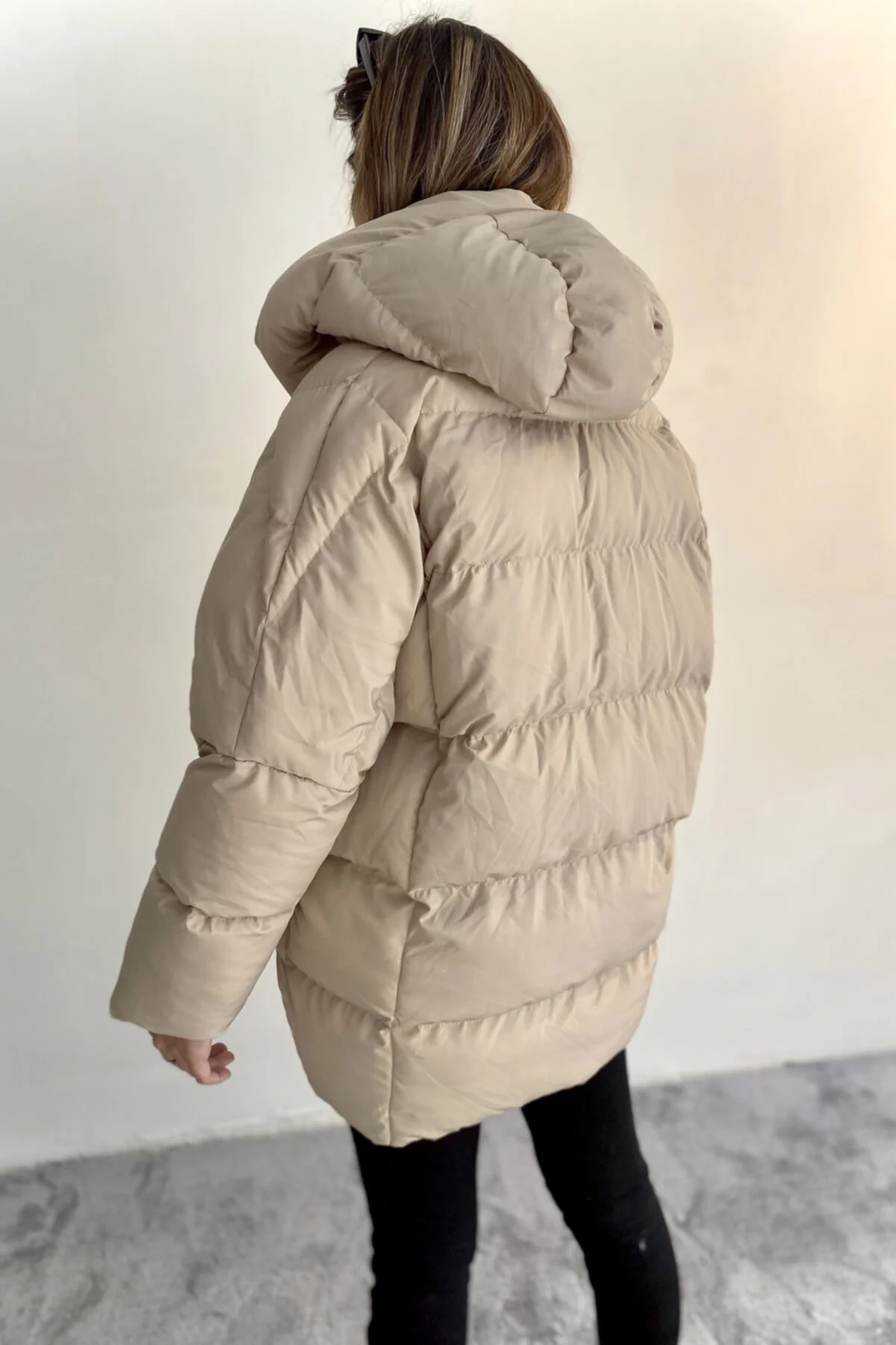 Kadın Siyah Kapüşonlu Oversize Şişme Mont