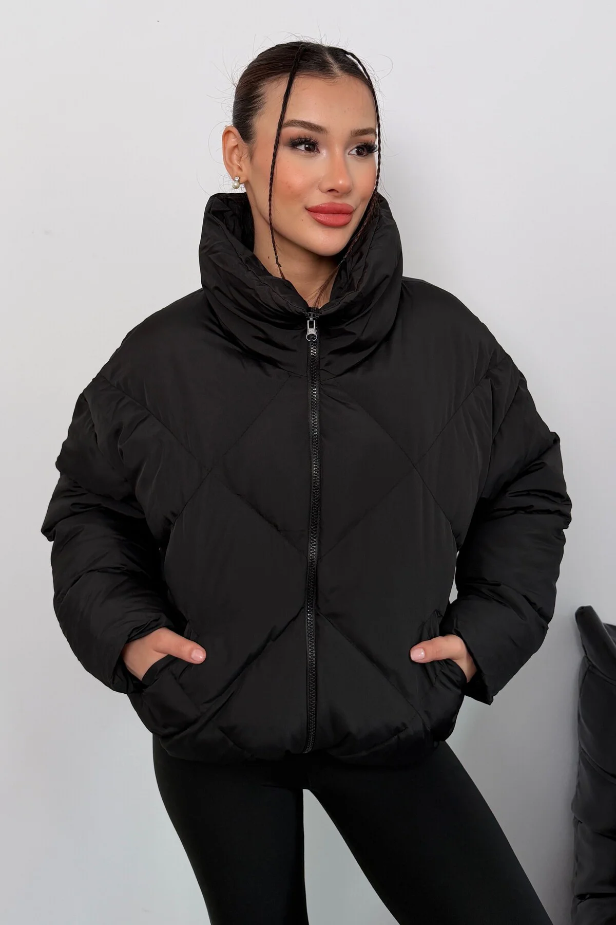 Kadın Siyah Oversize Şişme Mont - Yüksek Yaka, Baklava Desenli