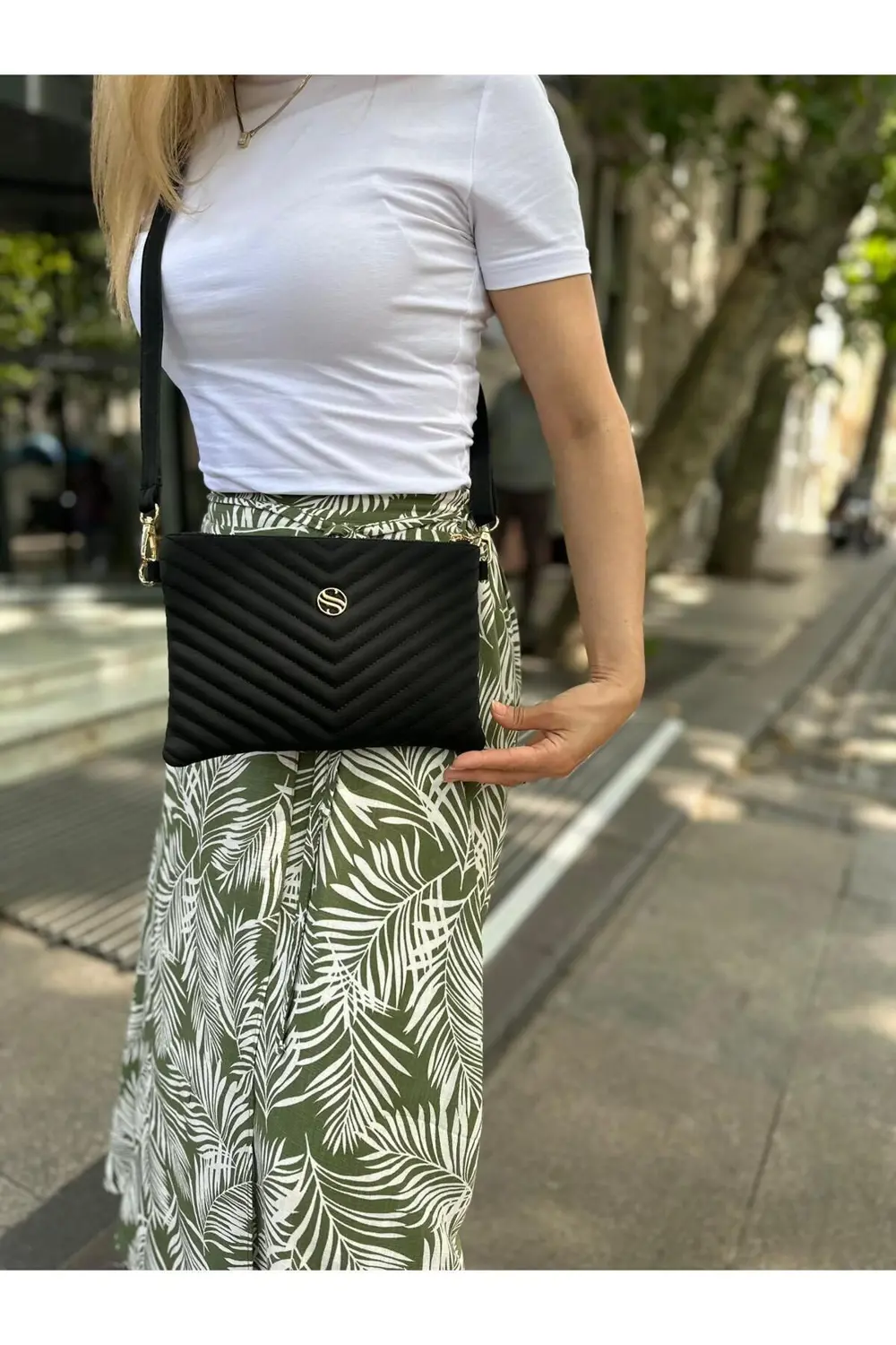 Kadın Siyah Renkli Saten Kumaş Ayarlanabilir Çapraz Ve El Askılı 