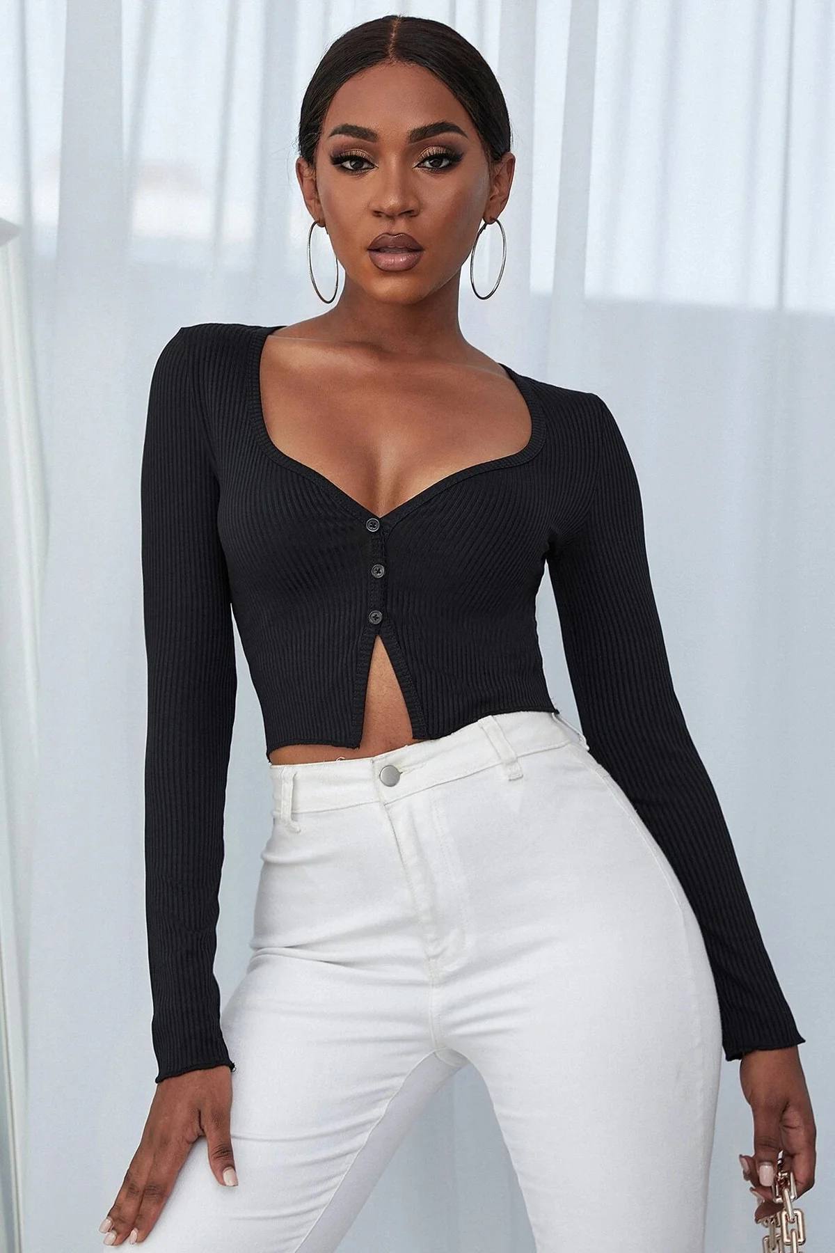 Kadın Siyah Uzun Kollu Düğmeli Göğüs ve Göbek Dekolteli Crop Top 