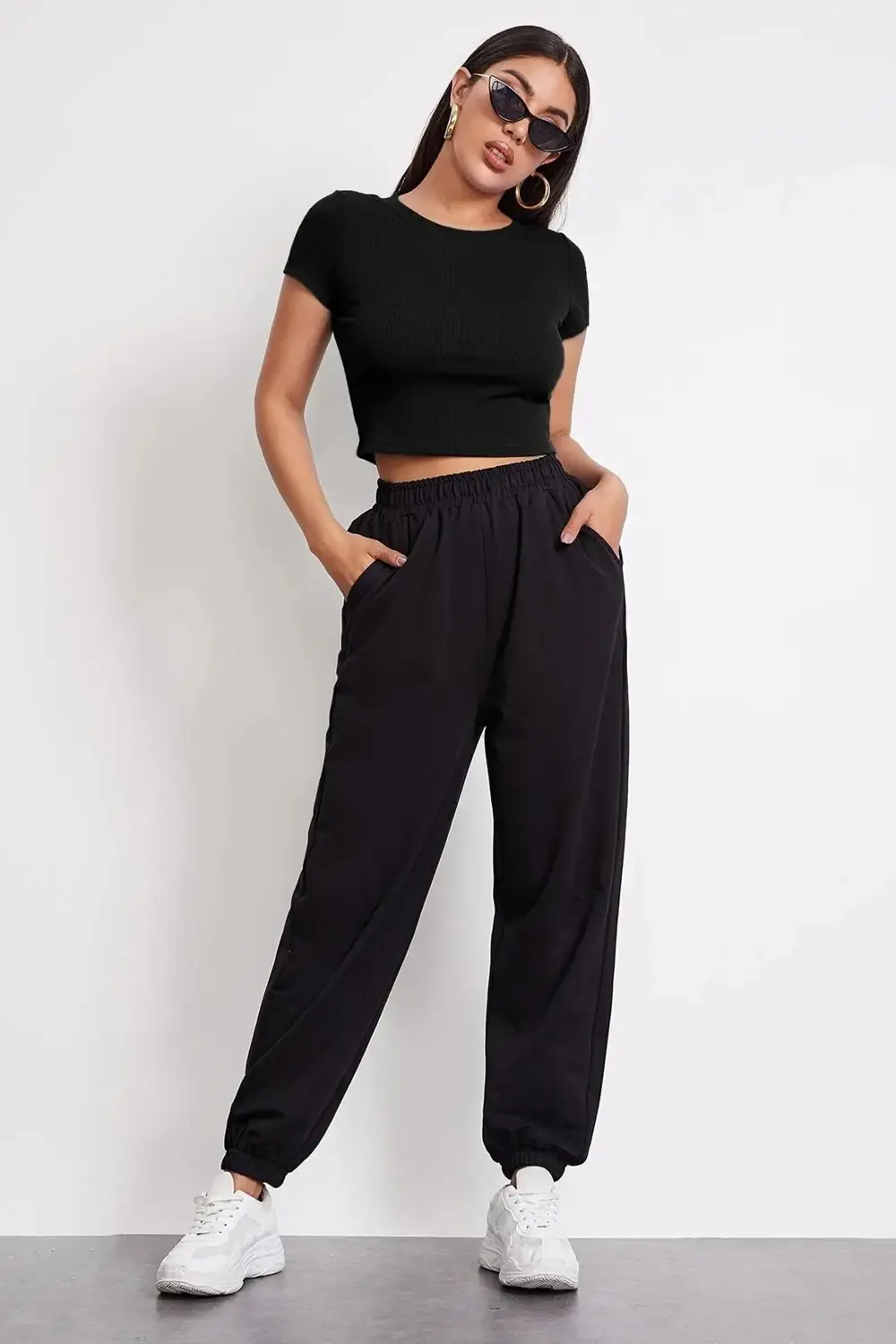 Kadın Siyah Yuvarlak Yaka Yarım Kol Crop Top Bluz